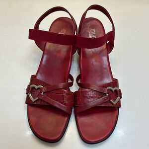 Munro American Sandals Heart Embellishment Like New